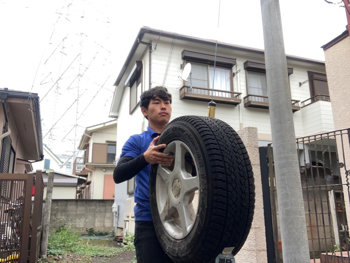 「自治体で処分されない廃タイヤの回収依頼です」作業写真