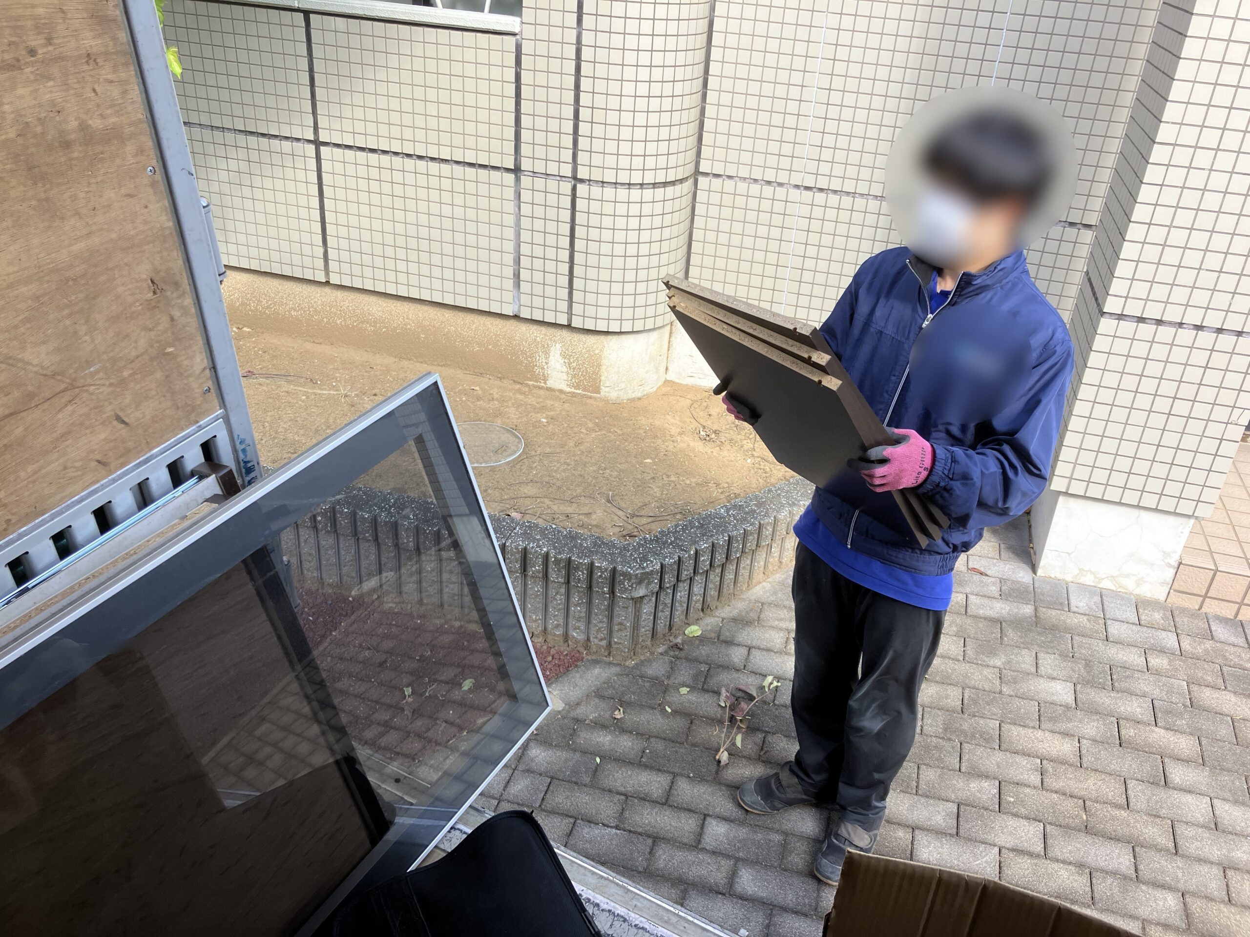 「1LDKのマンションのお部屋から冷蔵庫と木材を回収しました」作業写真