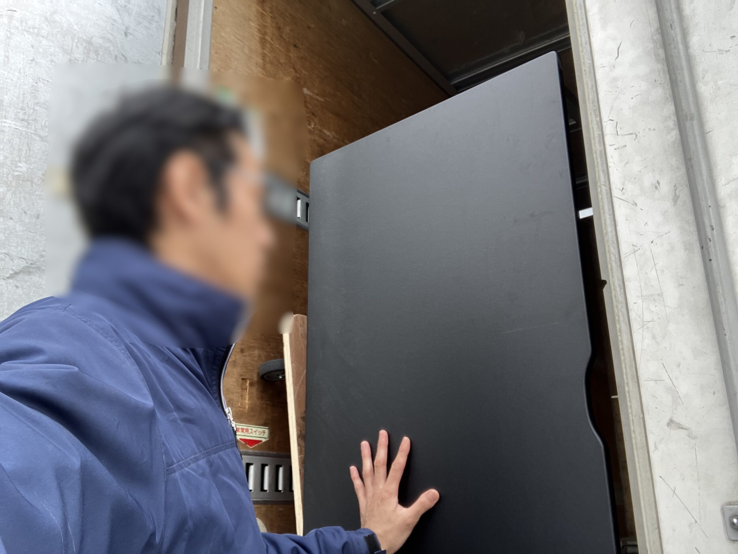 「水槽とアクアリウム用品・水槽台を回収しました」作業写真