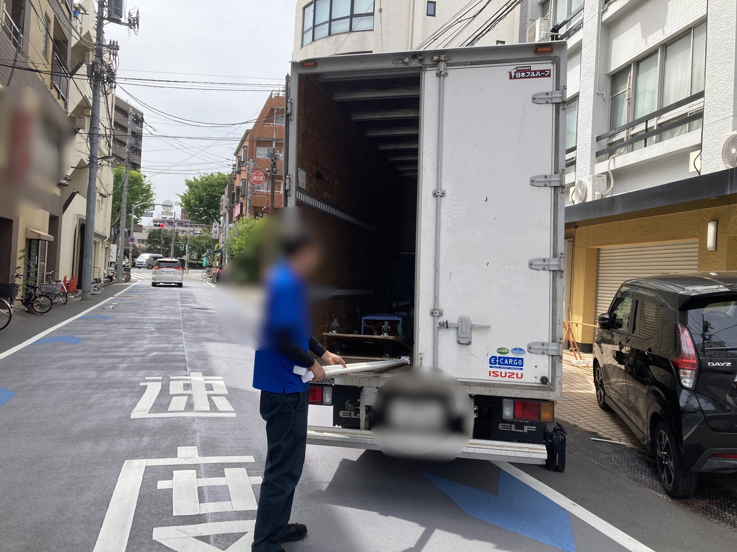 「布団やクッション、ぬいぐるみなどをまとめて回収しました」作業写真